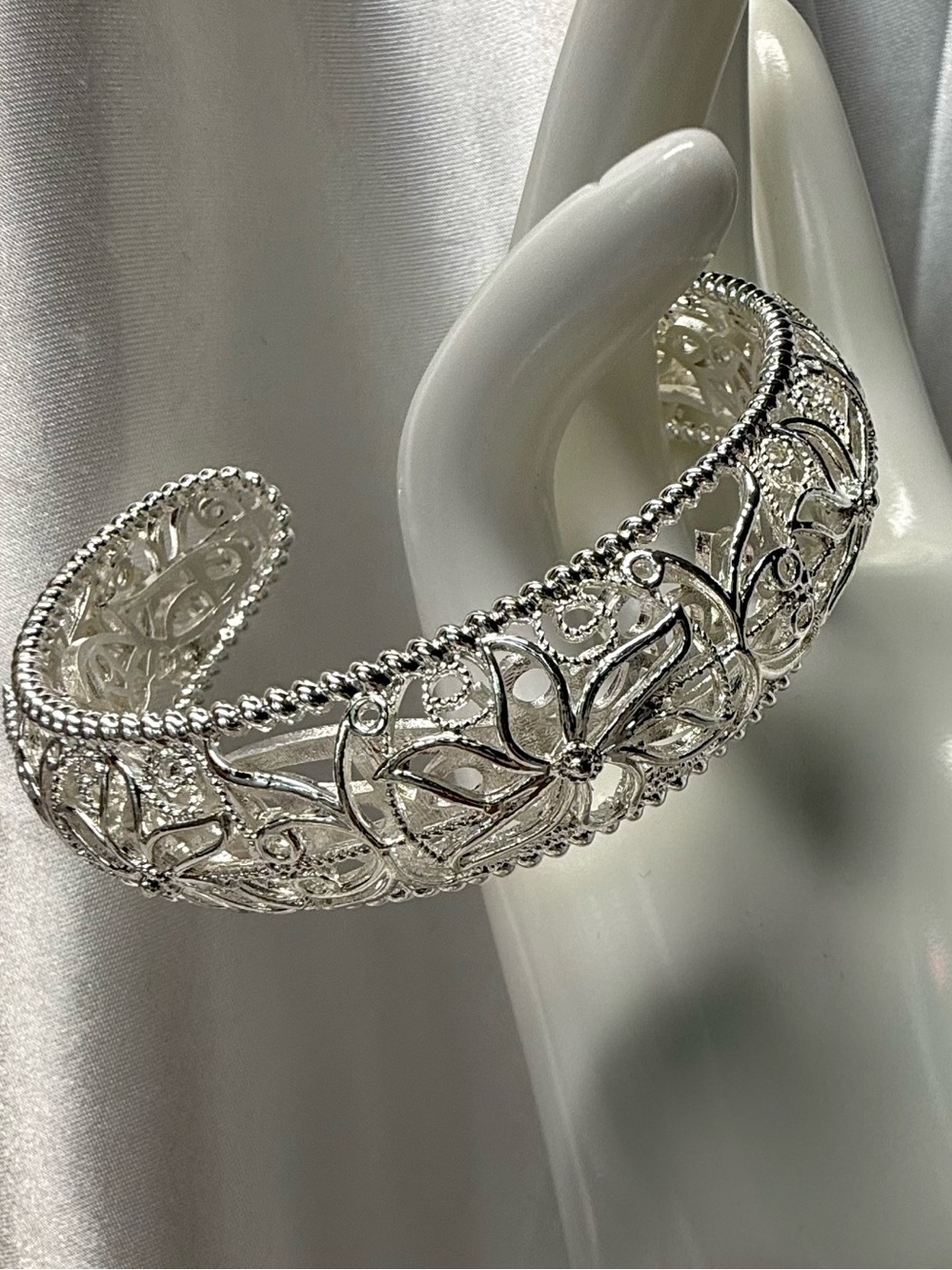 Fashion Jewelry Silver Filigree Floral Bangle Bracelet - Picture 2 of 6